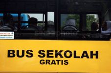 176 Bus Sekolah Layani...