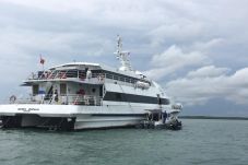 Bawa 38 Wisatawan Asing,...