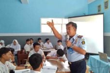 LCibi Goes To School,...
