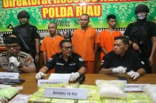 Polda Riau Amankan 10...