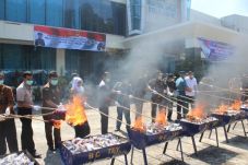 Operasi Gempur Bea Cukai...
