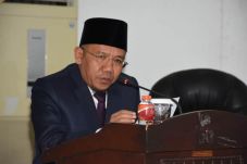 Bupati Hadiri Rapat...