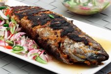 Makan Malam Ditemani...