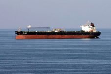Kapal Tanker Minyak...