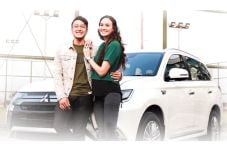 Dimas dan Nadine Brand...