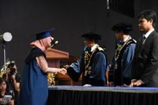 ITB Wisuda Puluhan Mahasiswa...
