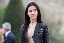 Liu Yifei Jaga Wajah...