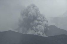 Gunung Bromo Meletus...