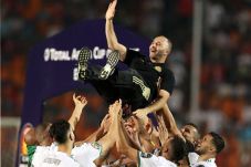 Menang Tipis, Aljazair...