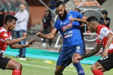 Menangi Derby Jatim,...