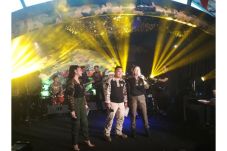 Dewi Perssik dan Bianca...