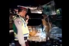 Kecelakaan Truk dan...
