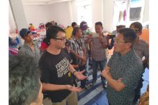 Temui Pencari Suaka...
