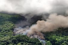 Aktivitas Vulkanik Gunung...