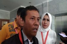Foto Cantiknya Digugat,...