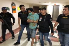 Gerebek Apartemen, Polres...