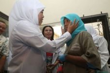 Gadis Pemakan Jari Sendiri...