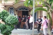 Geledah Sejumlah Tempat...