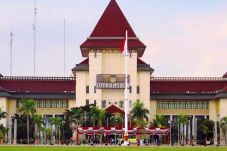 DPRD Bekasi Bekukan...