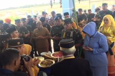 Bupati Kobar Nurhidayah...