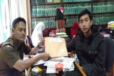 Kejari Didesak Tuntaskan...