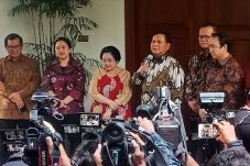 Megawati Siap Antar...