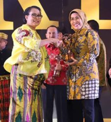 Bupati Serang Terima...