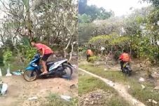 Jadikan Makam Ajang...