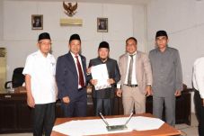 Bupati Hadiri Rapat...