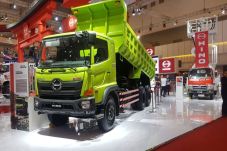 Beli Truk Dutro di GIIAS...