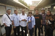 Adopsi M Bloc, Ambon...
