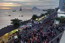 Ribuan Warga Semarakkan...