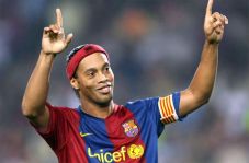 Ronaldinho Bikin Pesan...
