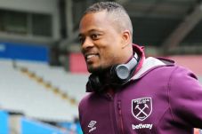 Pensiun, Patrice Evra...