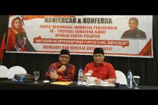 Fokus Urus Partai, Hasto...