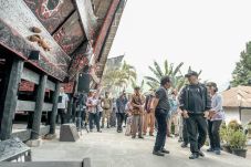 Tiga Kali ke Istana...