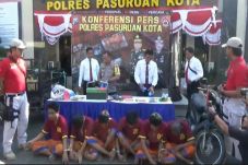 Terungkap, Komplotan...
