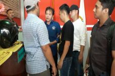 Peras Kades, Dua Oknum...