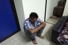 Petugas Avsec Bandara...