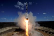 Rusia Sukses Luncurkan...