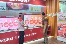 Rayakan HUT RI, Sharp...