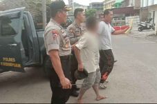 Berulang Kali, Ayah...