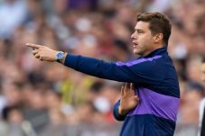 Tottenham Lamban di...