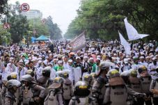 DPR Minta FPI Penuhi...