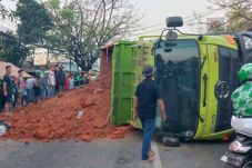 Sopir Truk Tanah Penyebab...