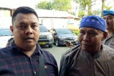 Abah Grandong Pemakan...