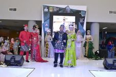 Busana Pengantin Khas...