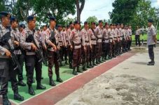 Pascabentrok, Ratusan...