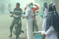 Kabut Asap Tebal Kepung...