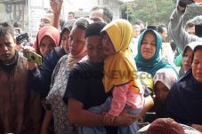 Tangis Anak Korban Mobil...